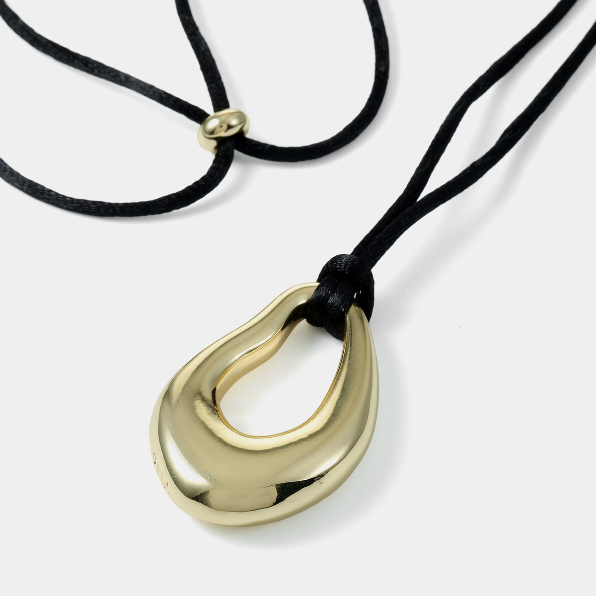 The Sculpted Pendant