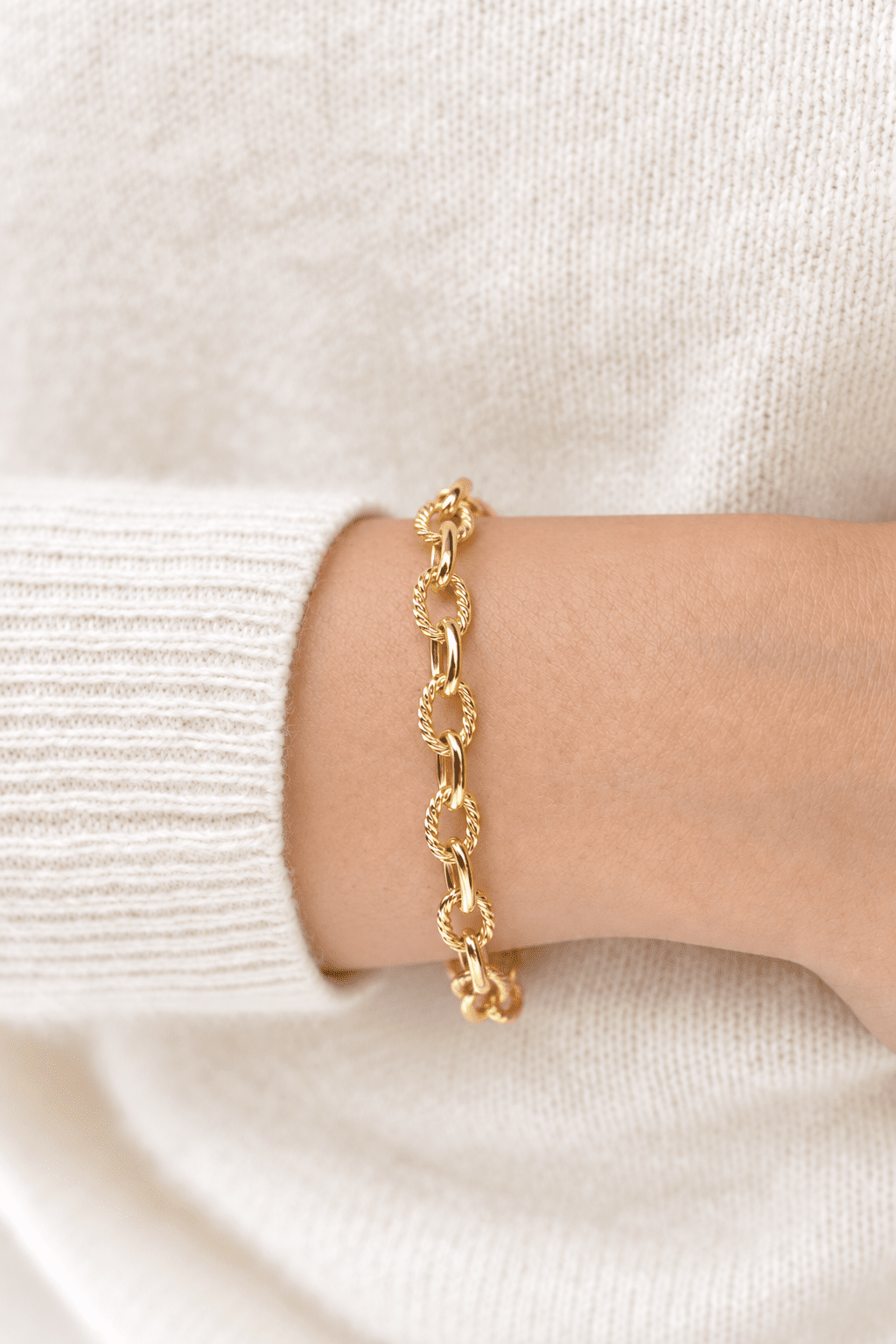 Petite Interlocking Twisted Cable Bracelet